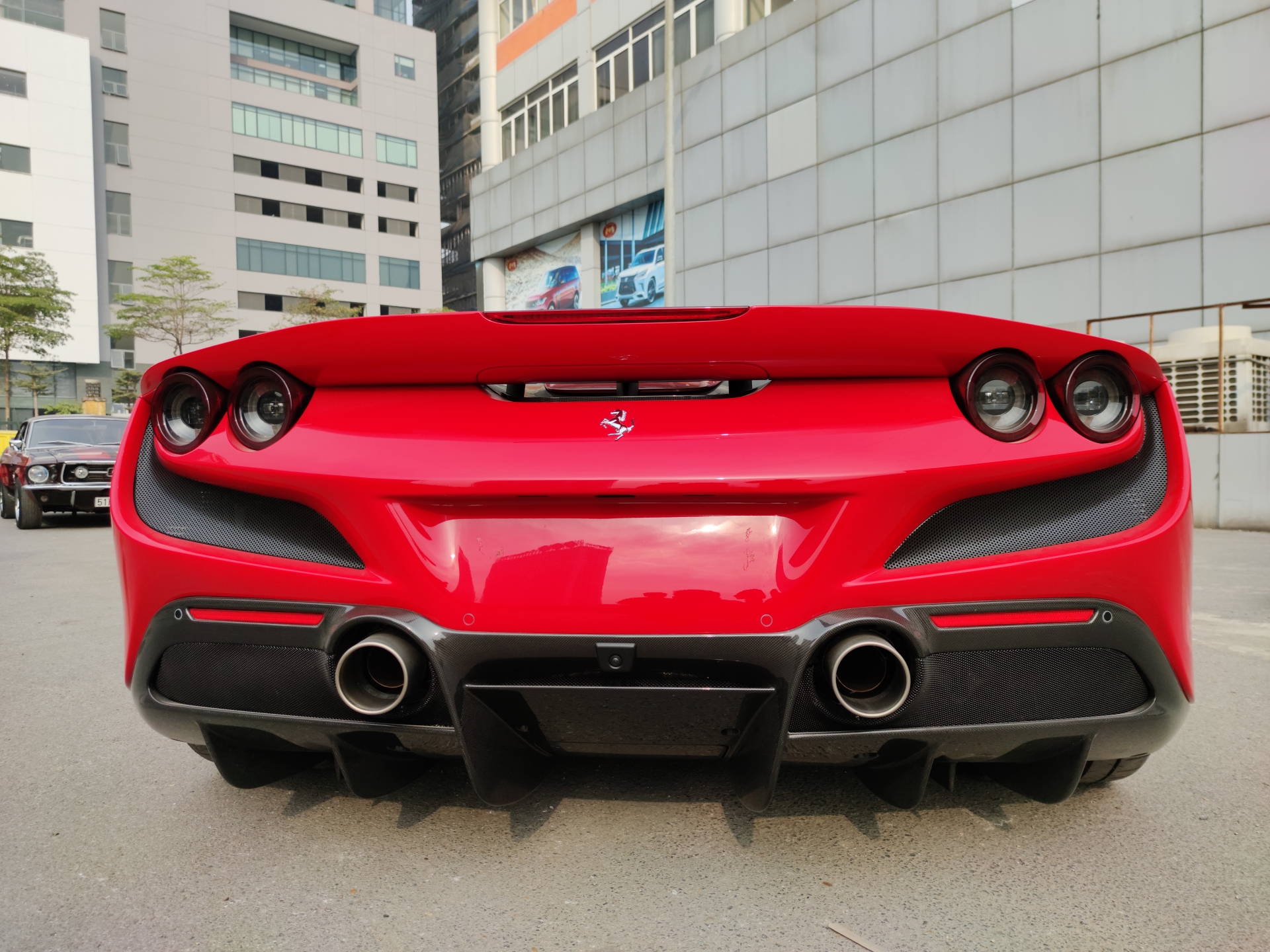 Siêu phẩm Ferrari F8 Tributo Spider thứ hai cập bến Việt Nam
