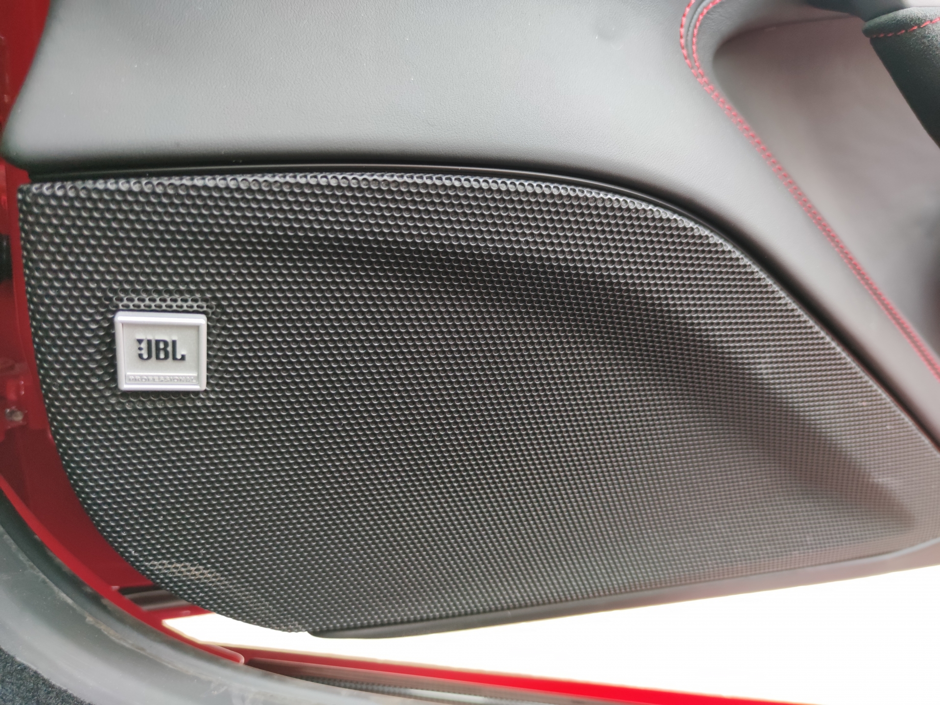 Siêu phẩm Ferrari F8 Tributo Spider thứ hai cập bến Việt Nam