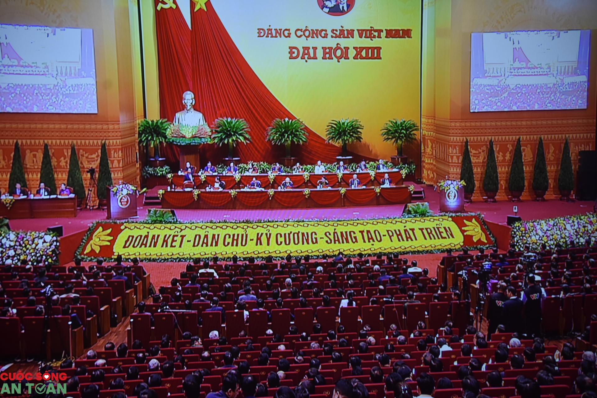 Chủ tịch LĐLĐ TP Hà Nội: Nguồn lực vô giá từ những công nhân “áo xanh” thế hệ 4.0 Chủ tịch LĐLĐ TP Hà Nội: Nguồn lực vô giá từ những công nhân “áo xanh” thế hệ 4.0