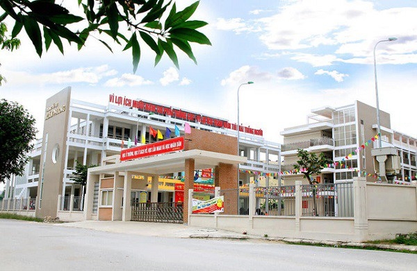 “Nhìn vào mắt bọn trẻ con mà sống “Nhìn vào mắt bọn trẻ con mà sống