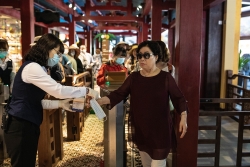 Doanh thu “bốc hơi” vì Covid-19, du lịch Việt Nam đang làm gì?