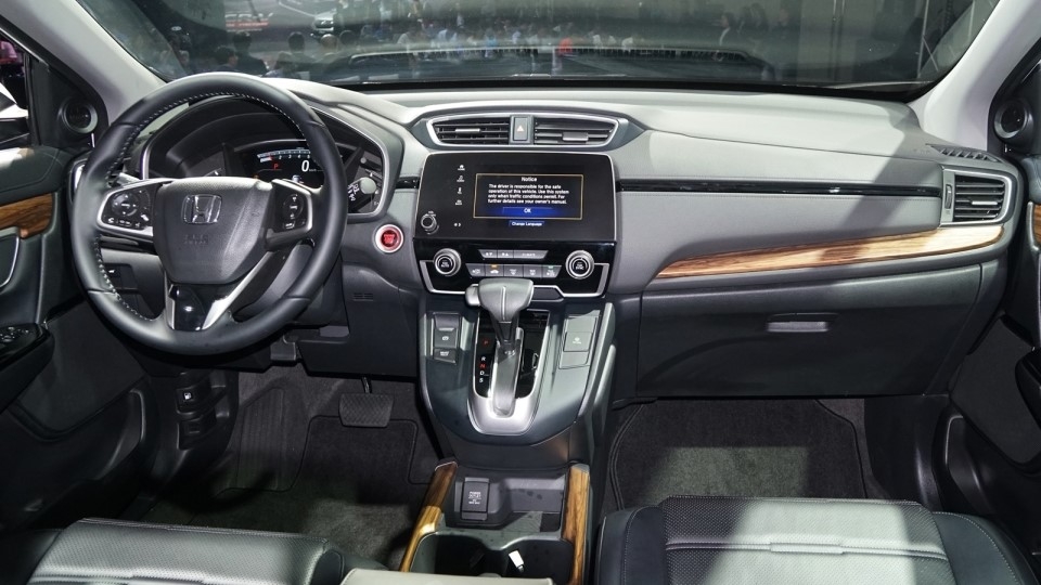 Mitsubishi Outlander và Honda CR-V: Kẻ tám lạng người nửa cân mitsubishi outlander va honda cr v ke tam lang nguoi nua can