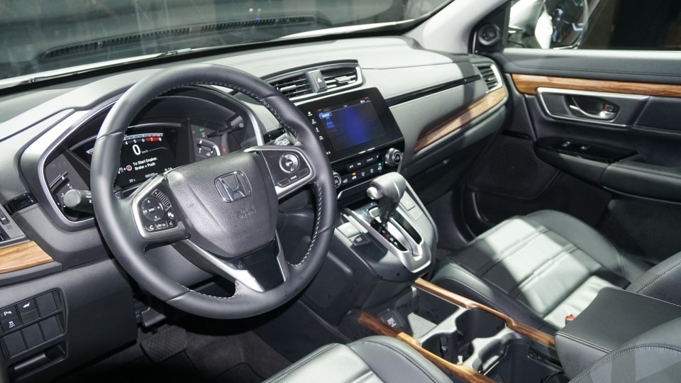 Mitsubishi Outlander và Honda CR-V: Kẻ tám lạng người nửa cân mitsubishi outlander va honda cr v ke tam lang nguoi nua can