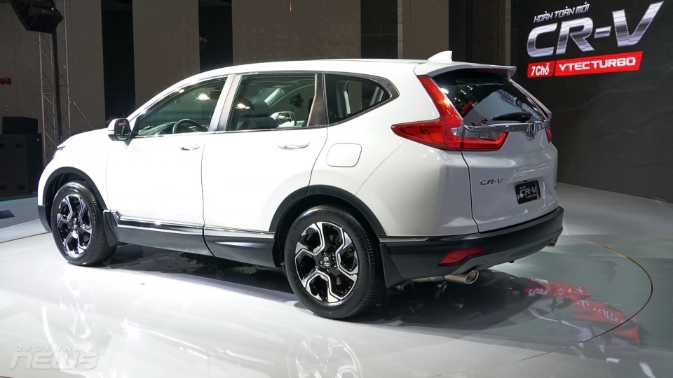 Mitsubishi Outlander và Honda CR-V: Kẻ tám lạng người nửa cân mitsubishi outlander va honda cr v ke tam lang nguoi nua can