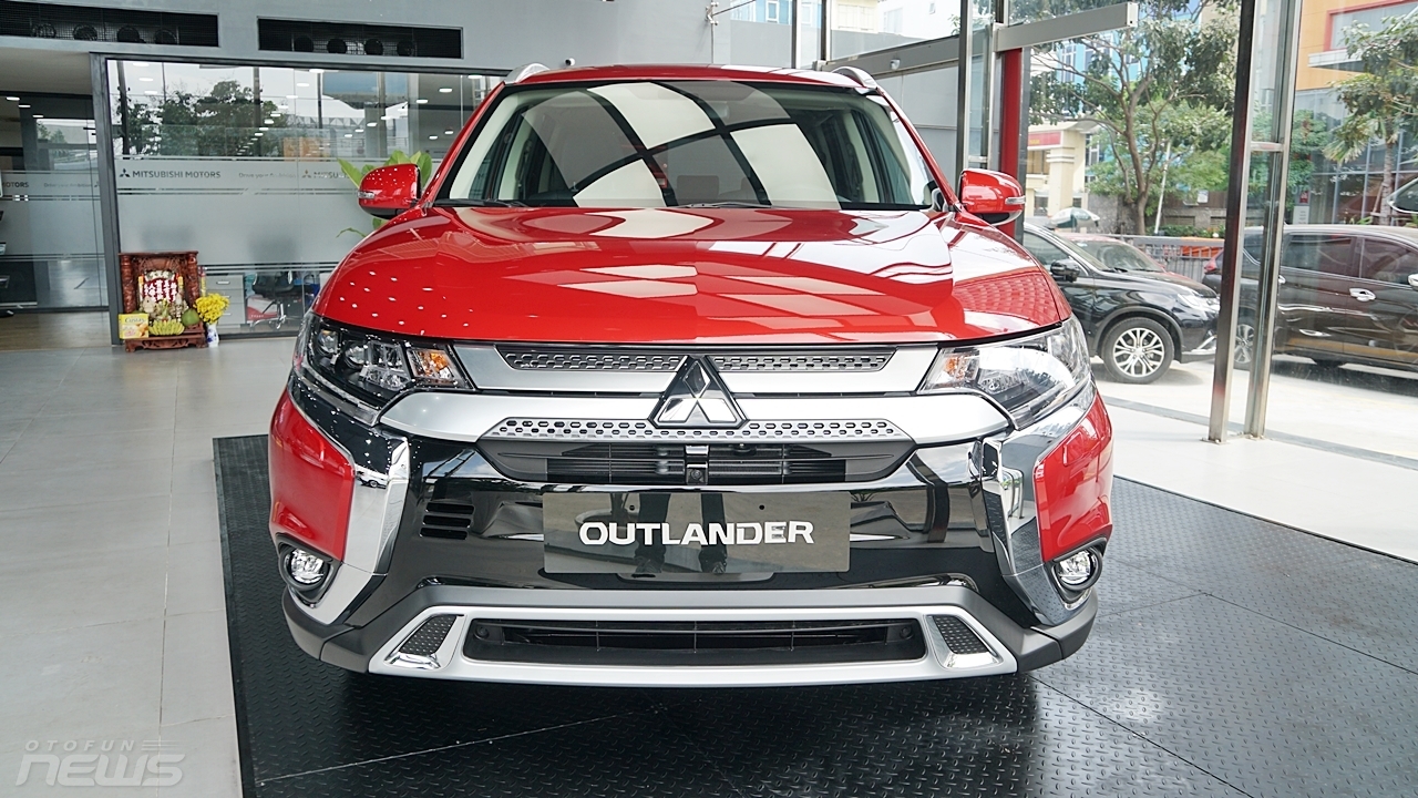 Mitsubishi Outlander và Honda CR-V: Kẻ tám lạng người nửa cân mitsubishi outlander va honda cr v ke tam lang nguoi nua can