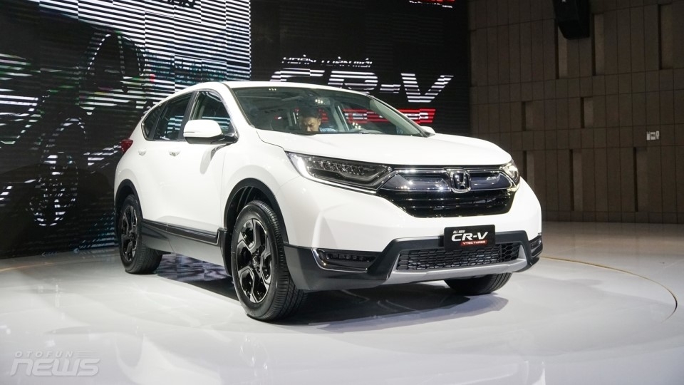 Mitsubishi Outlander và Honda CR-V: Kẻ tám lạng người nửa cân mitsubishi outlander va honda cr v ke tam lang nguoi nua can