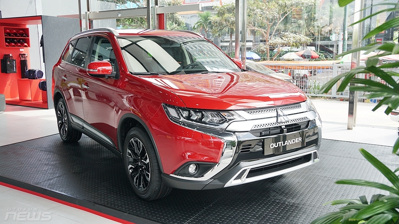 Mitsubishi Outlander và Honda CR-V: Kẻ tám lạng người nửa cân mitsubishi outlander va honda cr v ke tam lang nguoi nua can