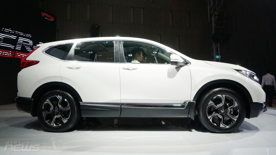 Mitsubishi Outlander và Honda CR-V: Kẻ tám lạng người nửa cân mitsubishi outlander va honda cr v ke tam lang nguoi nua can