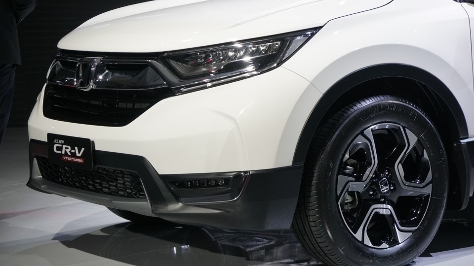 Mitsubishi Outlander và Honda CR-V: Kẻ tám lạng người nửa cân mitsubishi outlander va honda cr v ke tam lang nguoi nua can