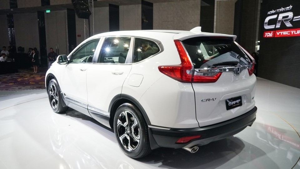 Mitsubishi Outlander và Honda CR-V: Kẻ tám lạng người nửa cân mitsubishi outlander va honda cr v ke tam lang nguoi nua can
