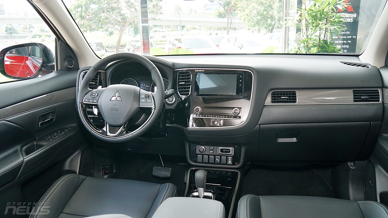 Mitsubishi Outlander và Honda CR-V: Kẻ tám lạng người nửa cân mitsubishi outlander va honda cr v ke tam lang nguoi nua can