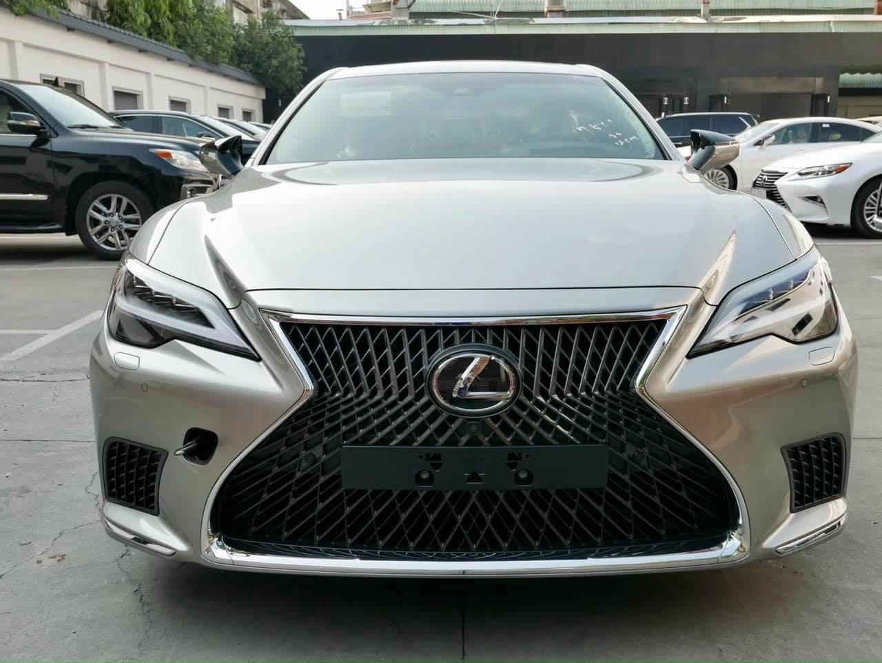 Ảnh thực tế Lexus LS500 2021 giá 7,28 tỷ tại Việt Nam