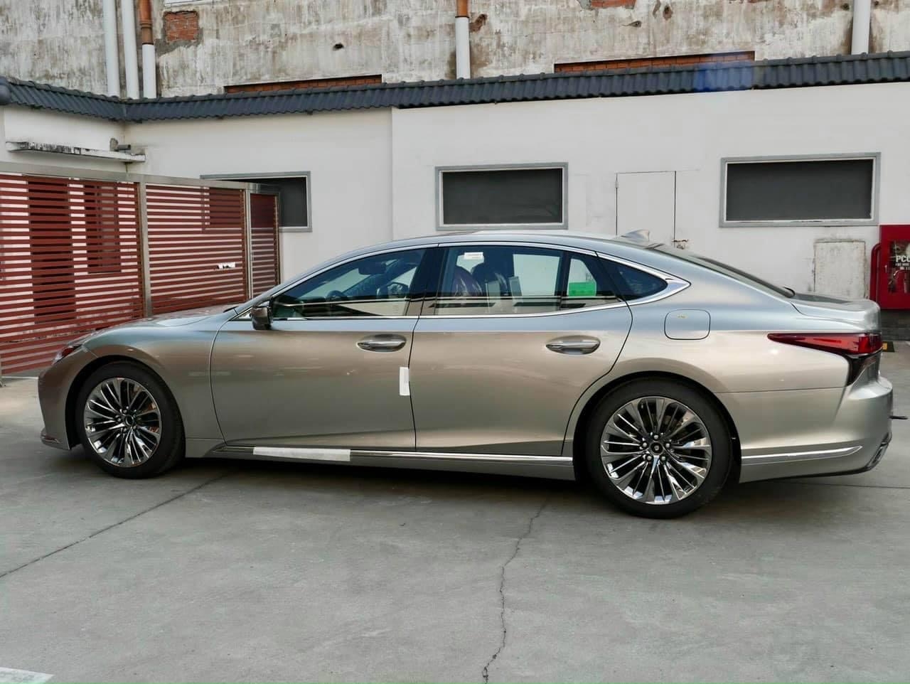 Ảnh thực tế Lexus LS500 2021 giá 7,28 tỷ tại Việt Nam