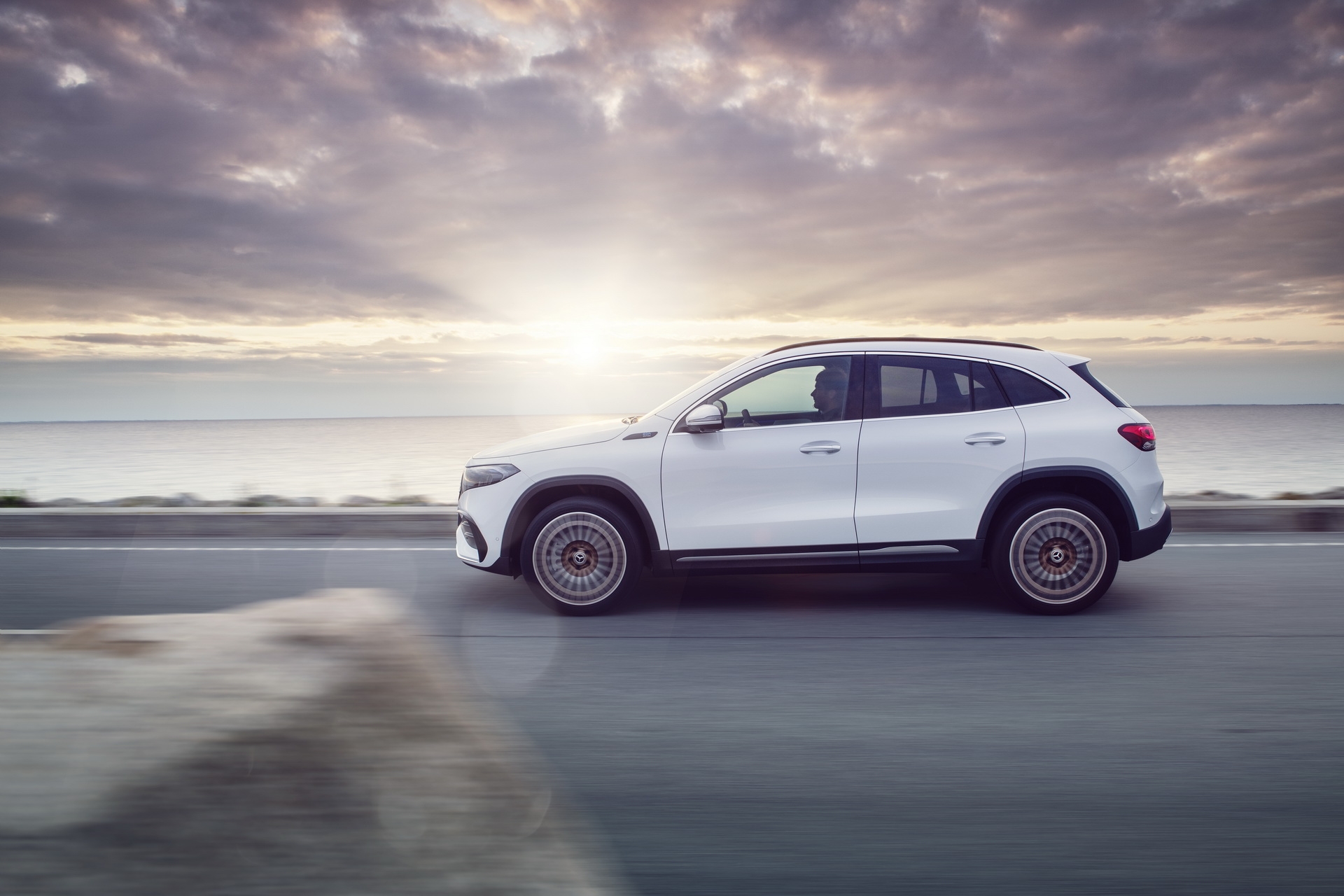 Mercedes-Benz EQA ra mắt tại Châu Âu với giá bán từ 1,2 tỷ đồng