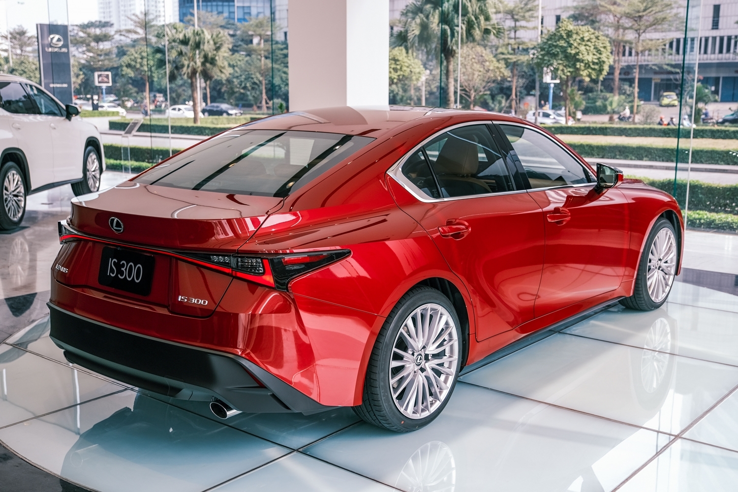 Lexus IS 2021: Dấu ấn trải nghiệm từ sự tin cậy nhất