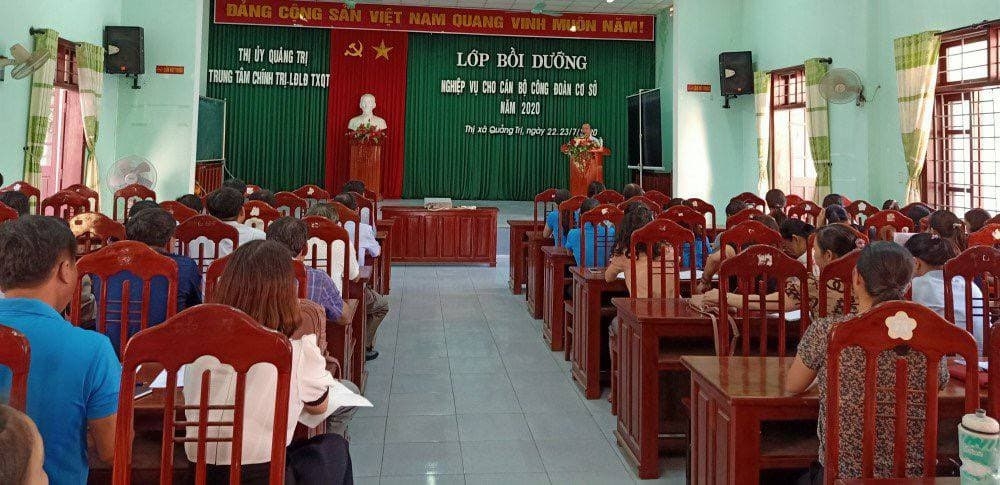 Công đoàn Quảng Trị: Coi trọng việc nâng cao chất lượng đội ngũ cán bộ CĐCS Công đoàn Quảng Trị: Coi trọng việc nâng cao chất lượng đội ngũ cán bộ CĐCS