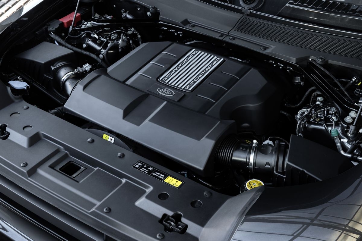 Land Rover trình làng Defender V8 2022 mạnh 518 mã lực