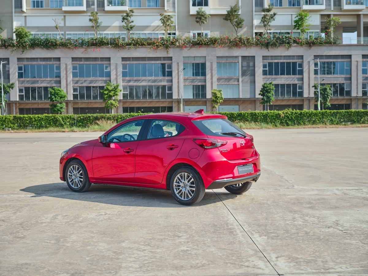 bo doi mazda2 va mazda2 sport chinh thuc ra mat gia tu 489 trieu dong