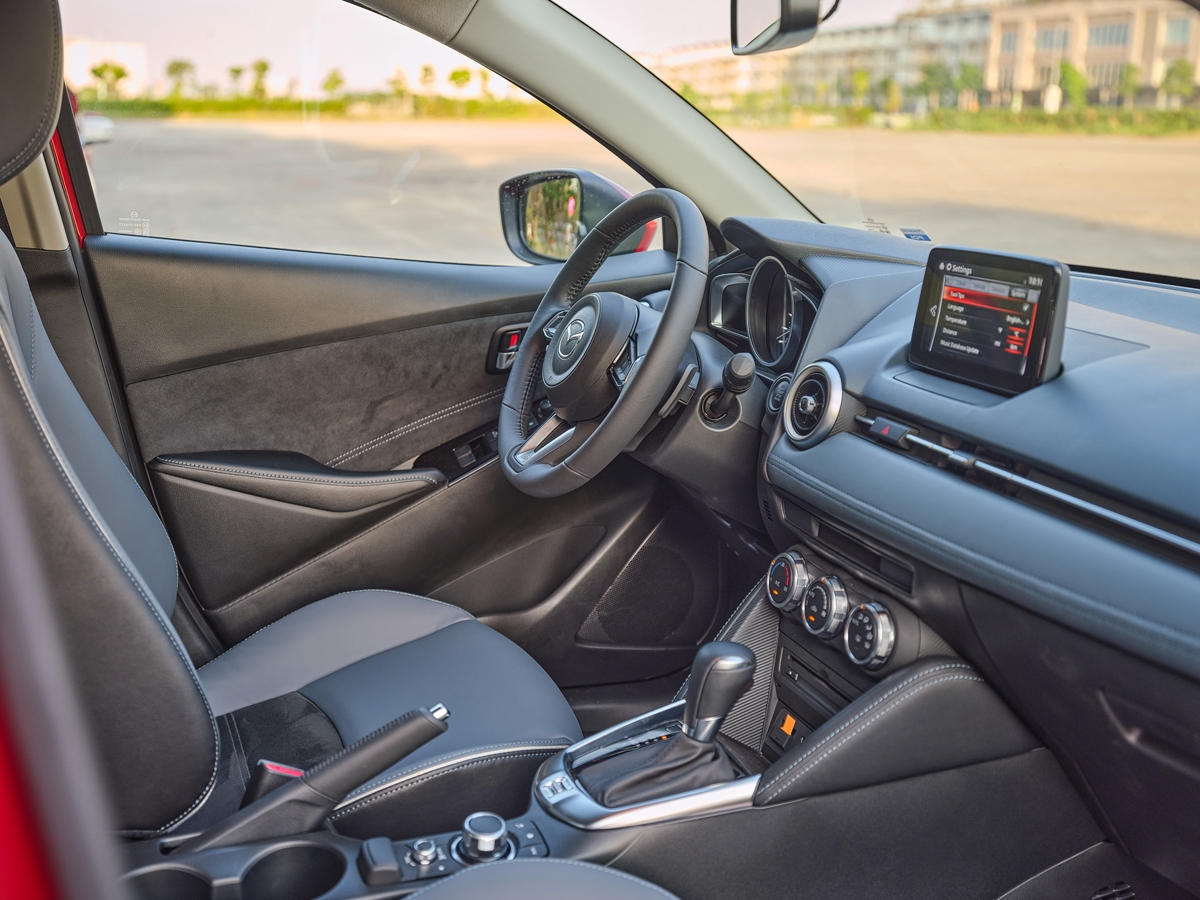 bo doi mazda2 va mazda2 sport chinh thuc ra mat gia tu 489 trieu dong