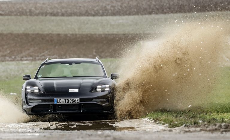 Porsche sẽ ra mắt Taycan Cross Turismo vào ngày 4/3 Porsche sẽ ra mắt Taycan Cross Turismo vào ngày 4/3