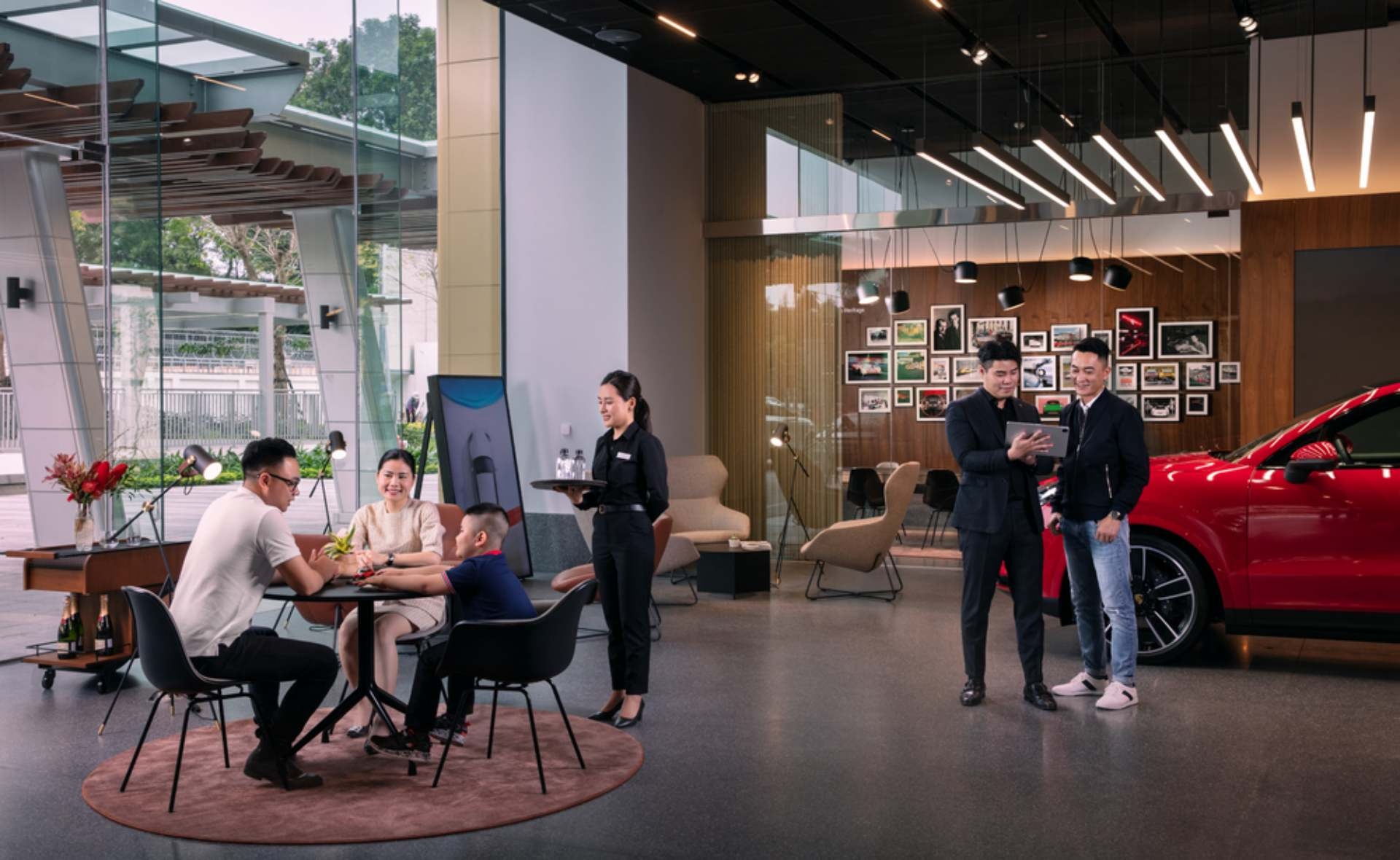 Cận cảnh Porsche Studio đầu tiên tại Việt Nam