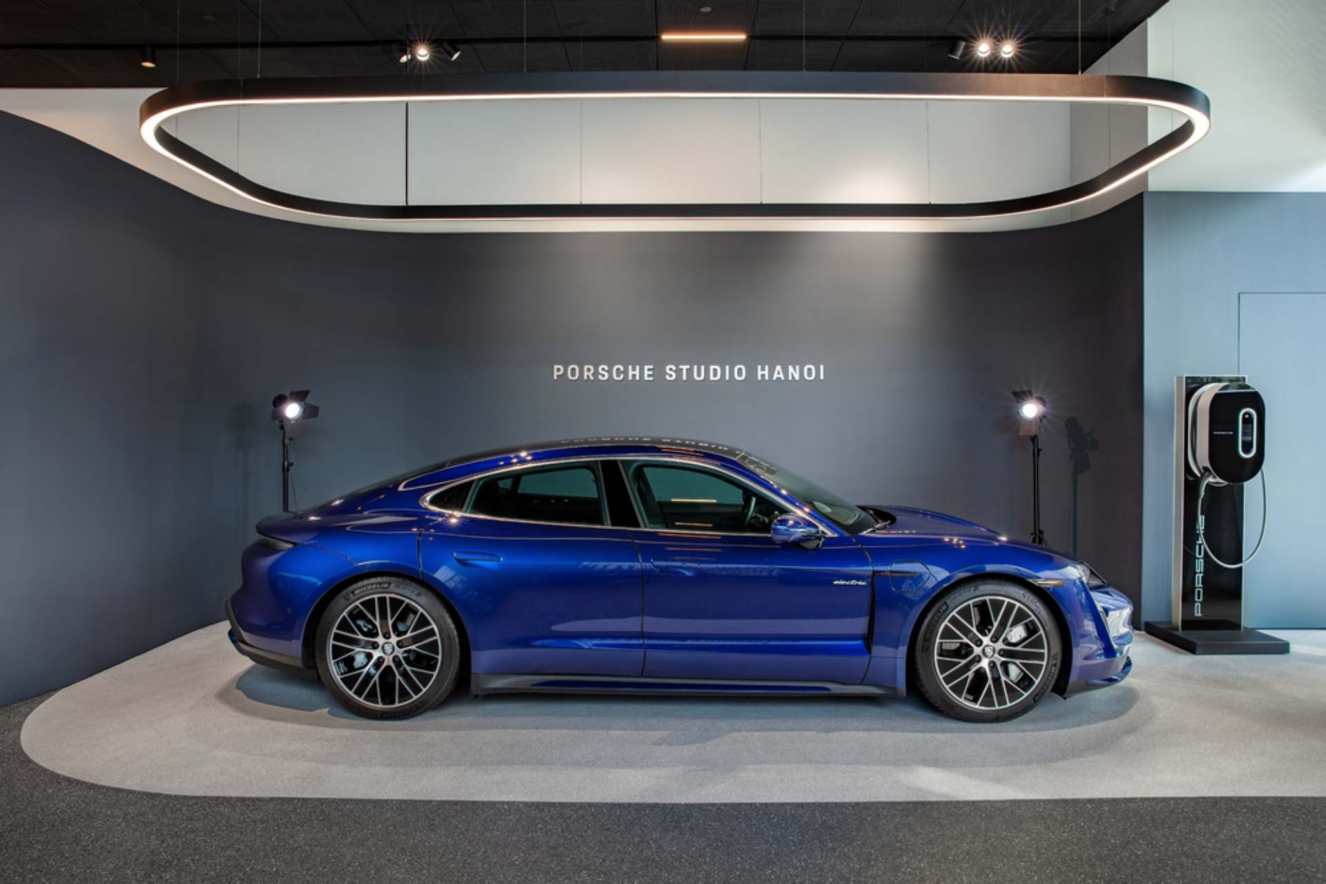 Cận cảnh Porsche Studio đầu tiên tại Việt Nam