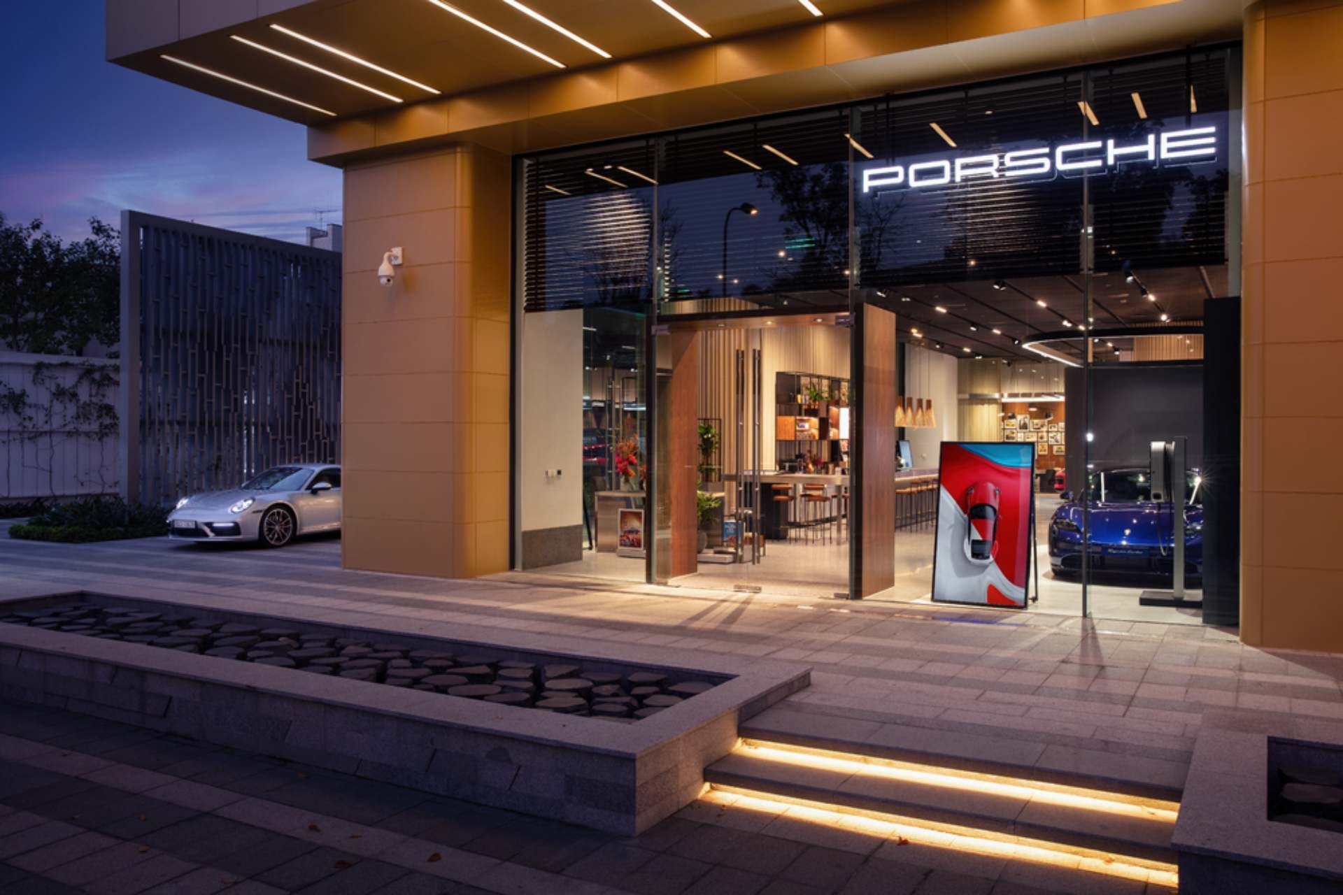 Cận cảnh Porsche Studio đầu tiên tại Việt Nam