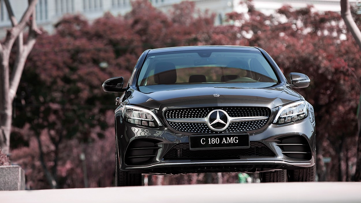 Mercedes-Benz C180 AMG ra mắt, thêm nhiều đồ chơi giá tăng nhẹ Mercedes-Benz C180 AMG ra mắt, thêm nhiều đồ chơi giá tăng nhẹ