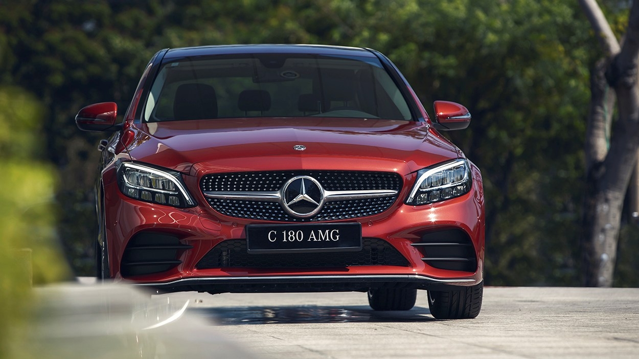 Mercedes-Benz C180 AMG ra mắt, thêm nhiều đồ chơi giá tăng nhẹ Mercedes-Benz C180 AMG ra mắt, thêm nhiều đồ chơi giá tăng nhẹ