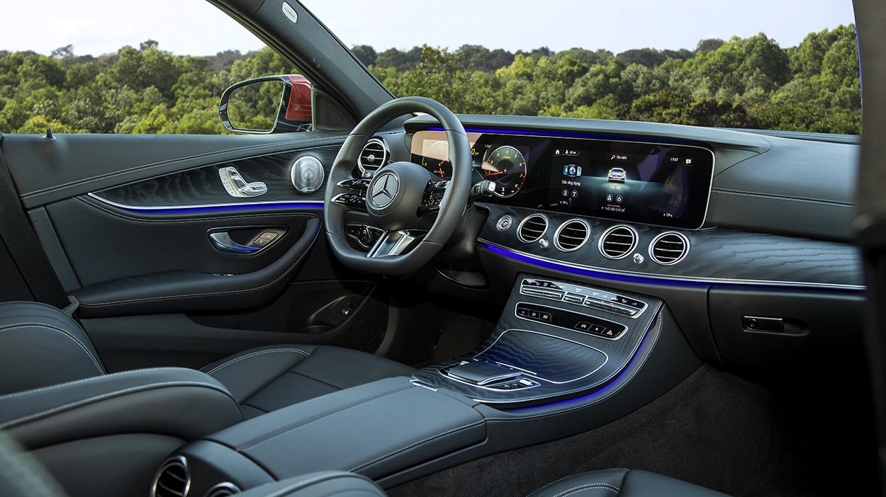 Mercedes-Benz E-Class phiên bản nâng cấp có giá 2,31 tỷ đồng Mercedes-Benz E-Class phiên bản nâng cấp có giá 2,31 tỷ đồng
