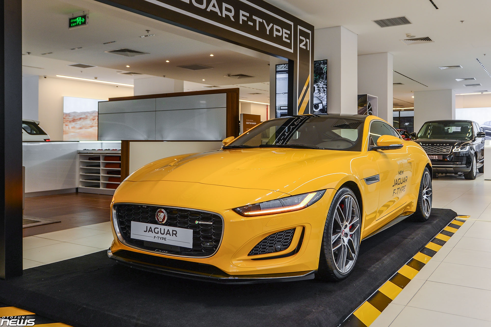 Xe thể thao Jaguar F-Type R-Dynamic giá hơn 8,7 tỷ Xe thể thao Jaguar F-Type R-Dynamic giá hơn 8,7 tỷ