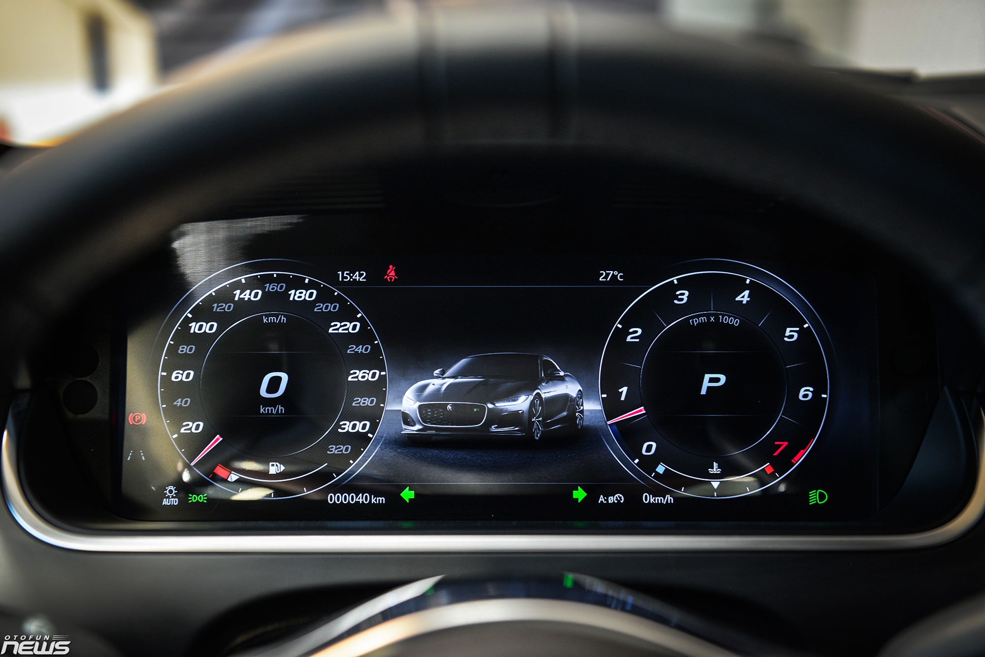 Xe thể thao Jaguar F-Type R-Dynamic giá hơn 8,7 tỷ Xe thể thao Jaguar F-Type R-Dynamic giá hơn 8,7 tỷ