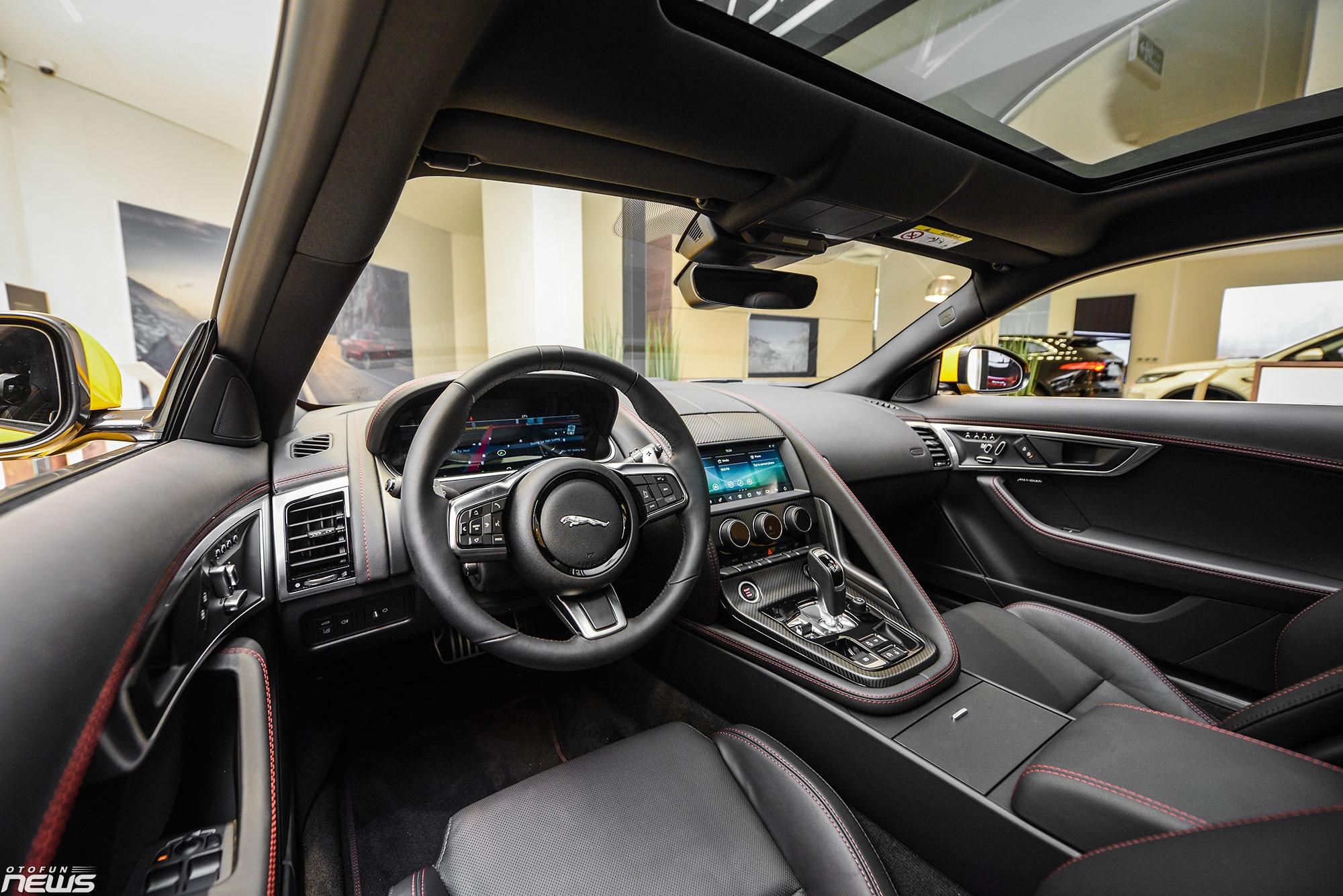 Xe thể thao Jaguar F-Type R-Dynamic giá hơn 8,7 tỷ Xe thể thao Jaguar F-Type R-Dynamic giá hơn 8,7 tỷ