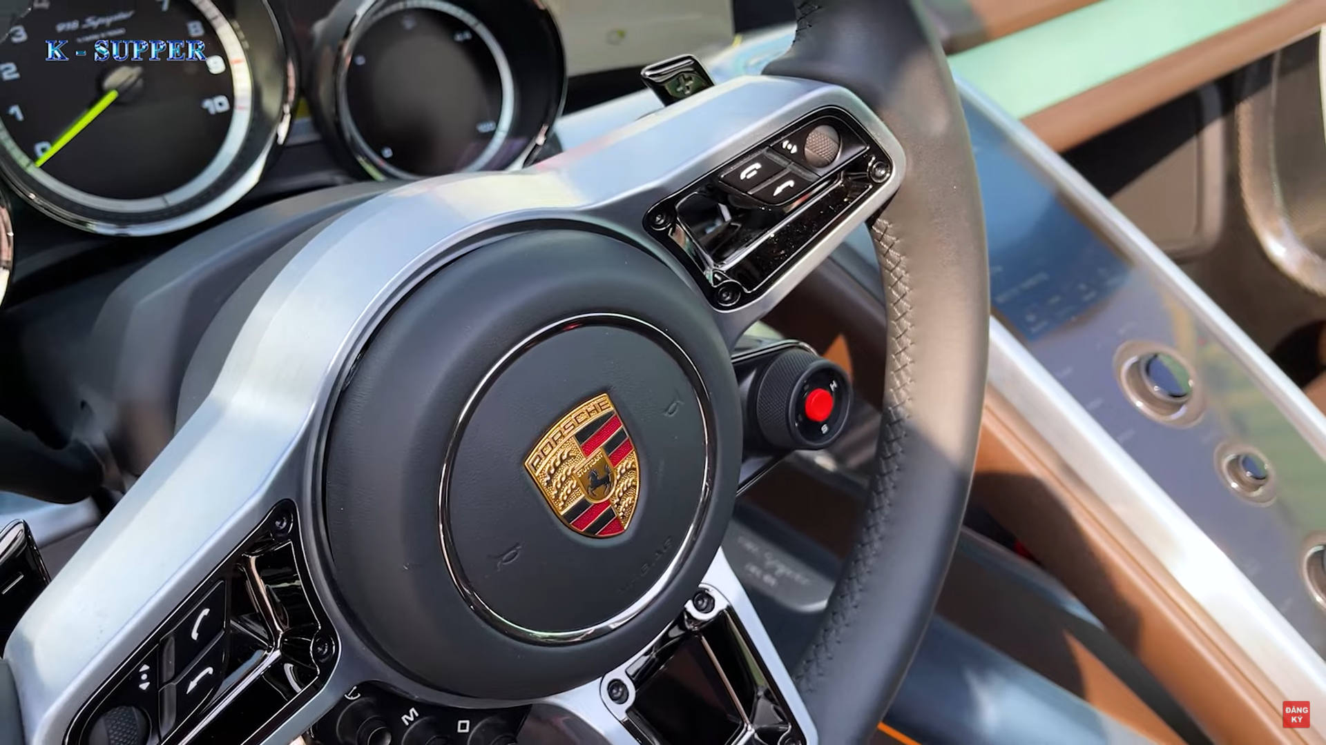 Porsche 918 Spyder bất ngờ cập bến Việt Nam Porsche 918 Spyder bất ngờ cập bến Việt Nam