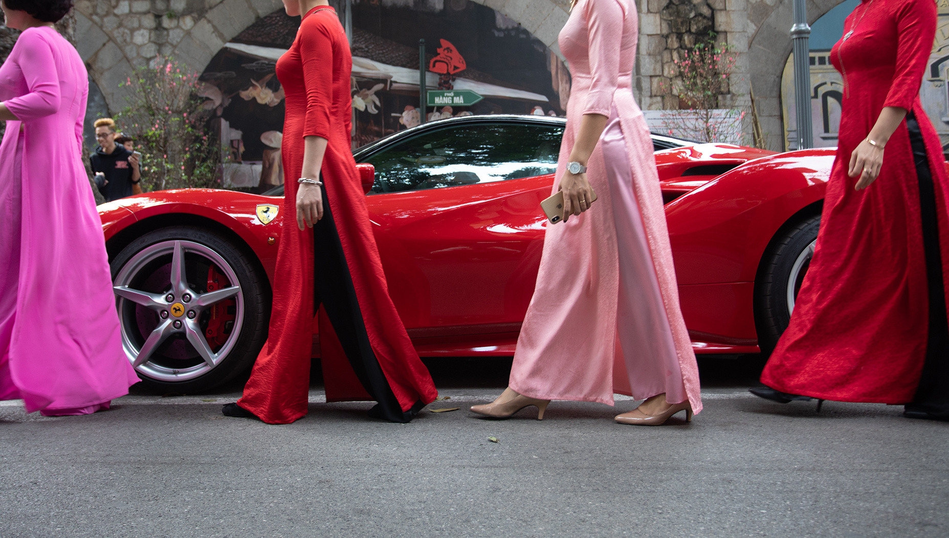 thu do ha noi qua goc nhin ferrari