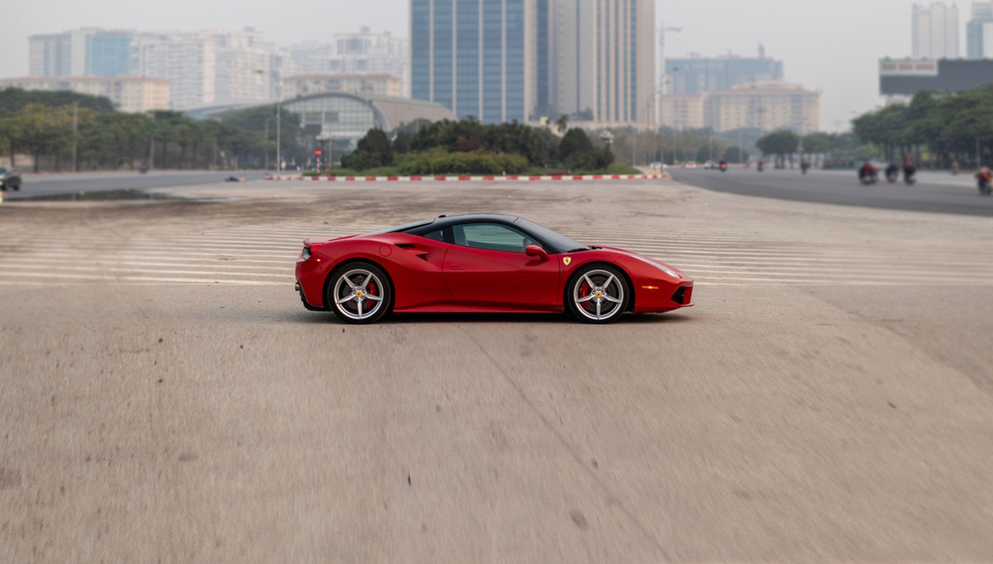 thu do ha noi qua goc nhin ferrari