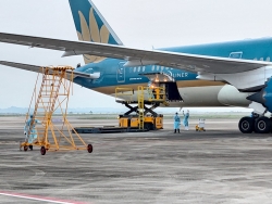 93 người Việt Nam tại Anh về sân bay Vân Đồn