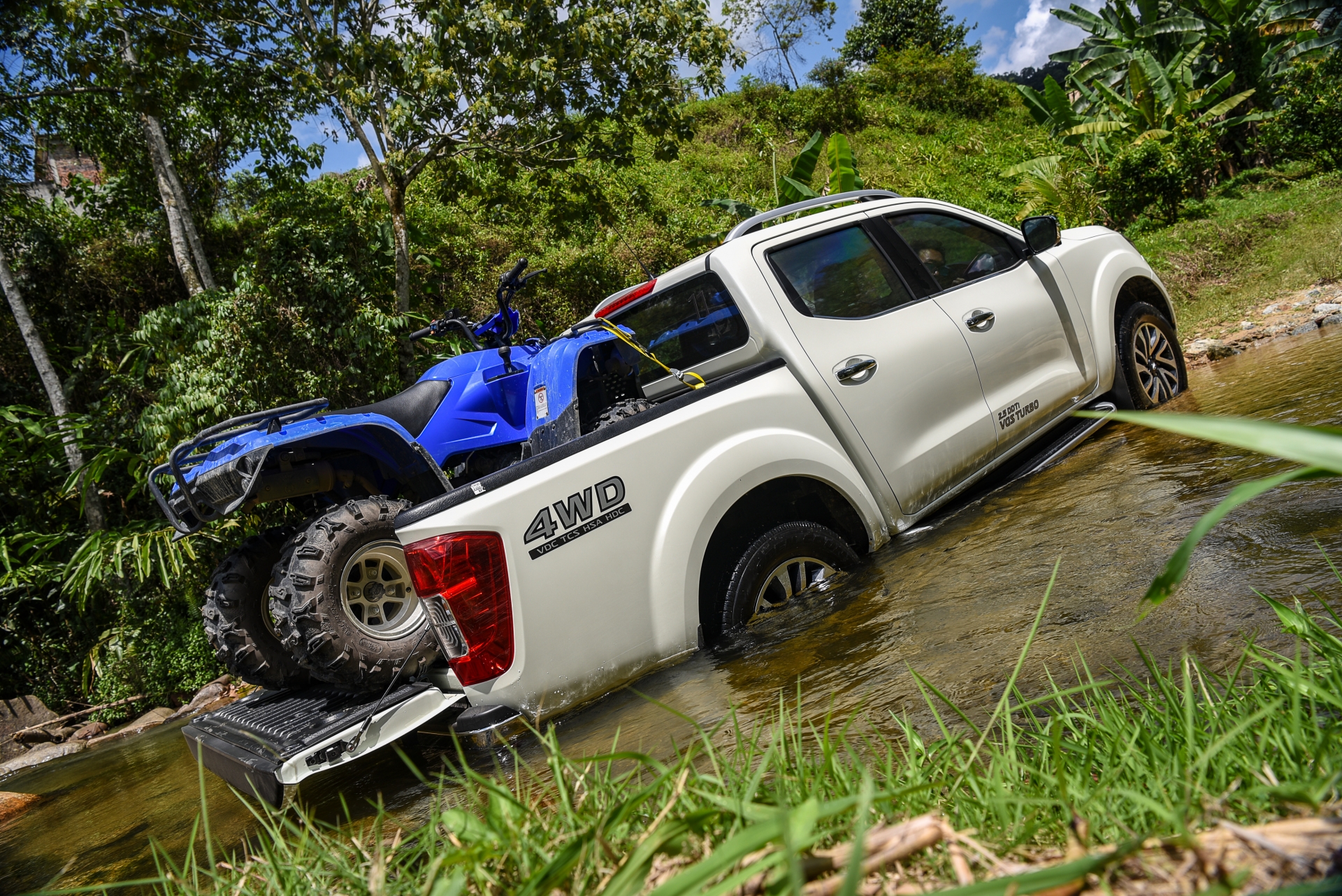 Nissan Navara giảm giá mạnh thanh lý xe tồn Nissan Navara giảm giá mạnh thanh lý xe tồn