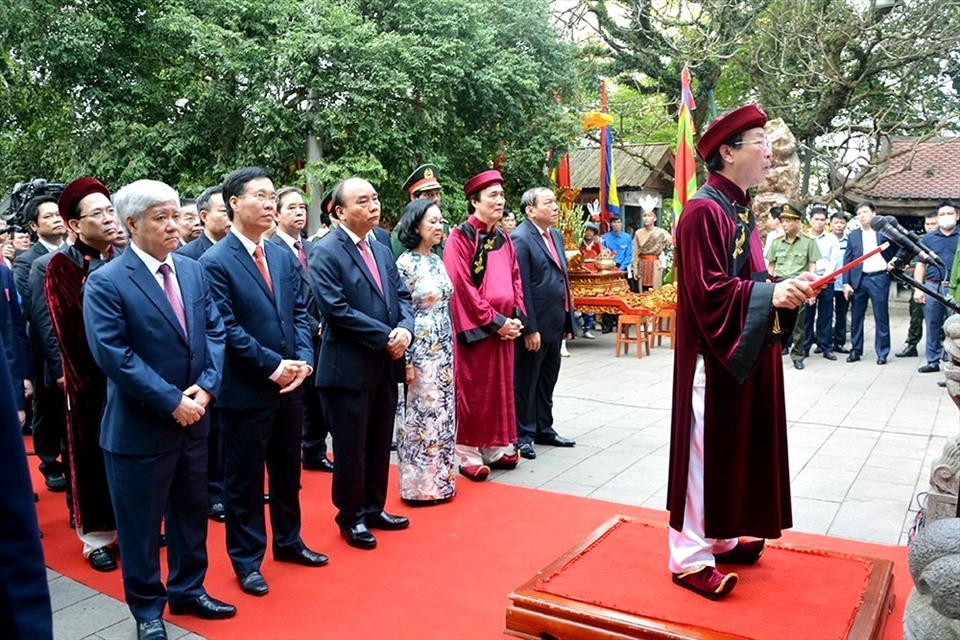 Cần phải bình luận cho đúng đắn