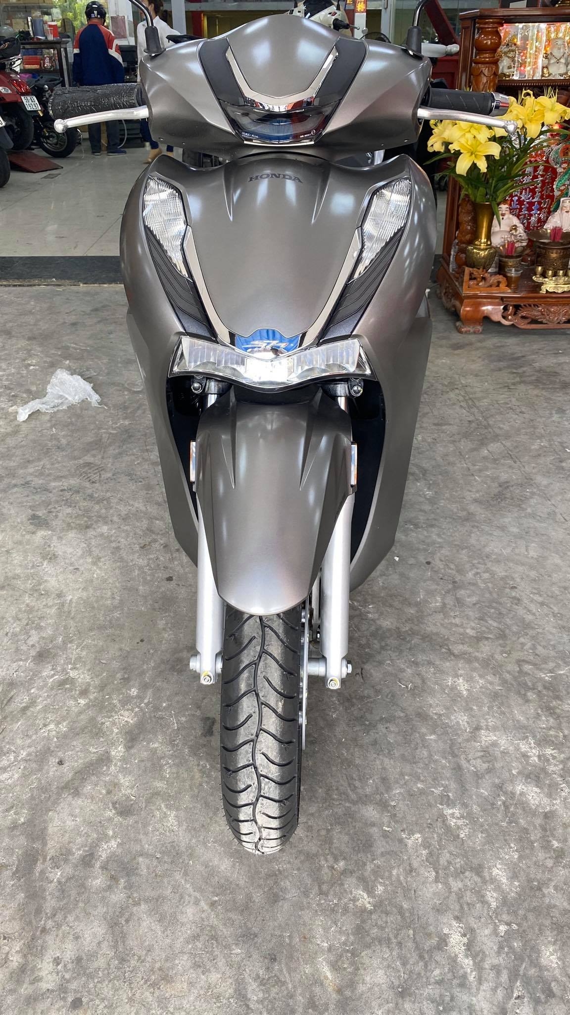 Honda SH 350i 2021 đầu tiên về Việt Nam, giá 400 triệu đồng Honda SH 350i 2021 đầu tiên về Việt Nam, giá 400 triệu đồng