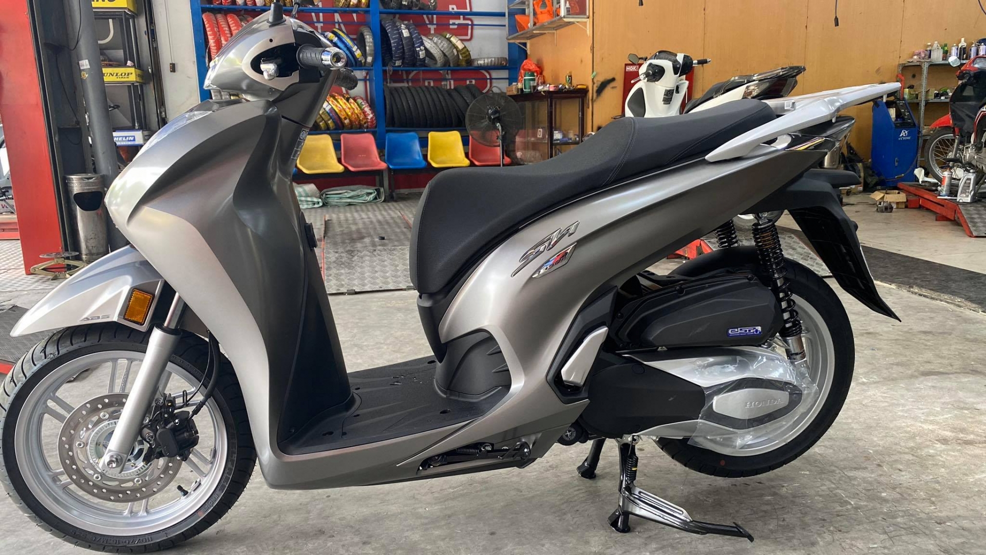 Honda SH 350i 2021 đầu tiên về Việt Nam, giá 400 triệu đồng Honda SH 350i 2021 đầu tiên về Việt Nam, giá 400 triệu đồng
