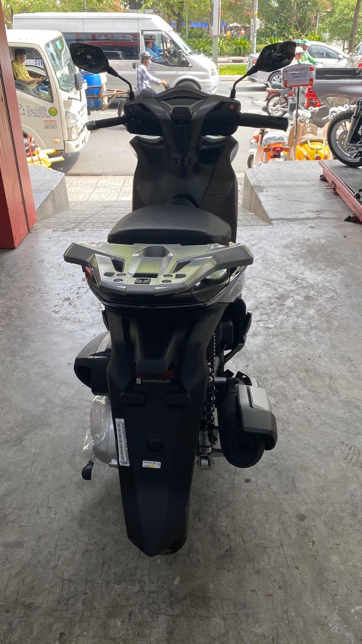 Honda SH 350i 2021 đầu tiên về Việt Nam, giá 400 triệu đồng Honda SH 350i 2021 đầu tiên về Việt Nam, giá 400 triệu đồng