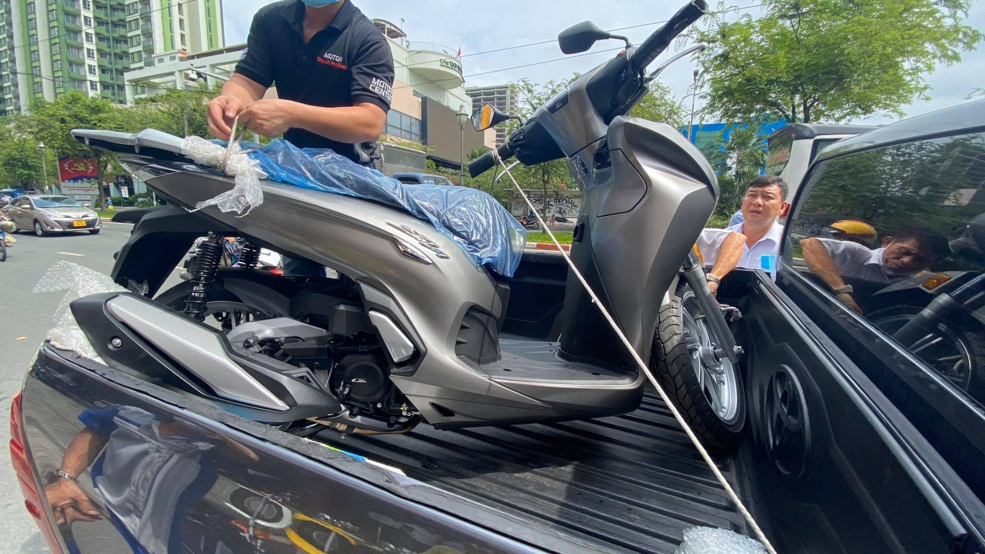Honda SH 350i 2021 đầu tiên về Việt Nam, giá 400 triệu đồng Honda SH 350i 2021 đầu tiên về Việt Nam, giá 400 triệu đồng