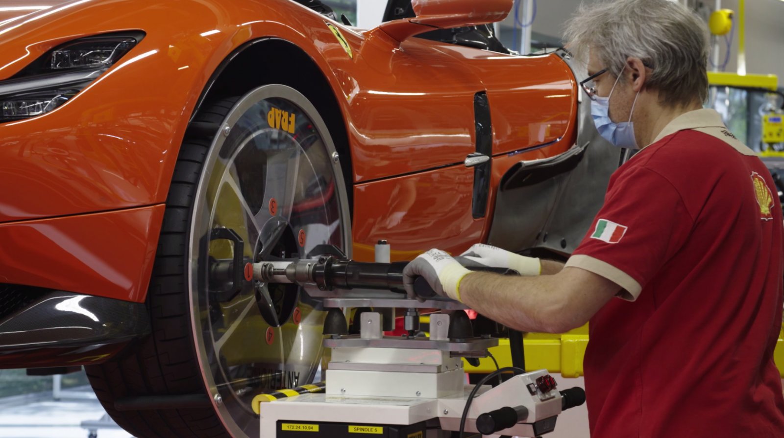 Nhà máy Ferrari sản xuất trở lại sau thời gian dài nghỉ dịch Covid-19 nha may ferrari san xuat tro lai sau thoi gian dai nghi dich covid 19