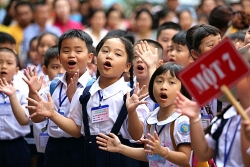 Học sinh đến trường, cha mẹ đi làm- điều bình thường đã từng mơ ước