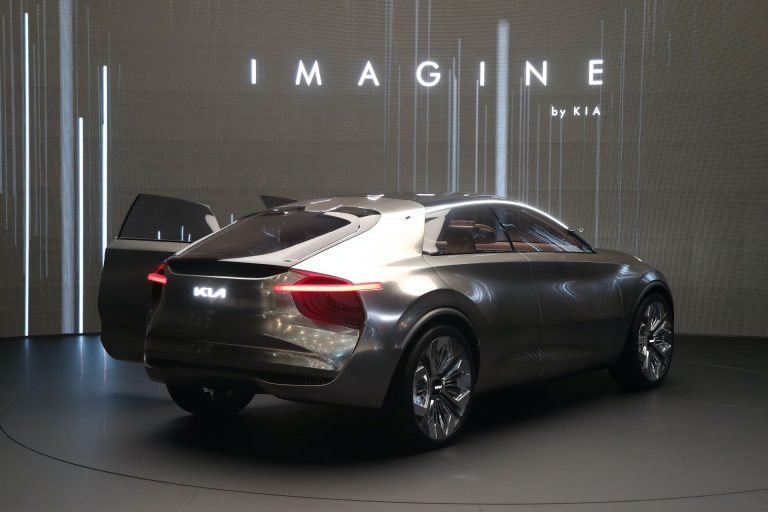 Mẫu crossover chạy điện Kia 2021 có hệ thống điện 800V ngang với Porsche Taycan mau crossover chay dien kia 2021 co he thong dien 800v ngang voi porsche taycan