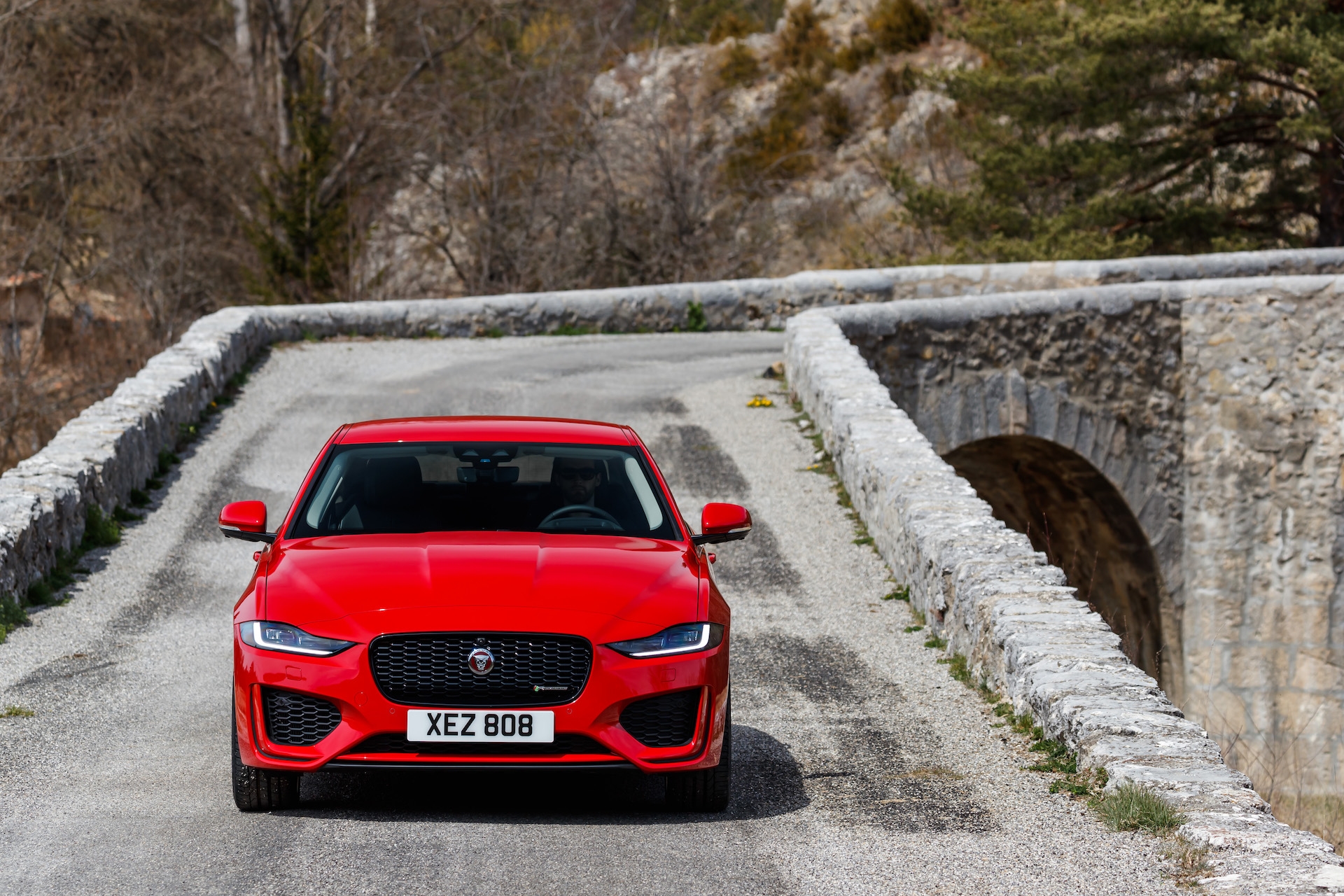 Jaguar XE 2020: Tái định nghĩa về sedan thể thao hạng sang jaguar xe 2020 tai dinh nghia ve sedan the thao hang sang