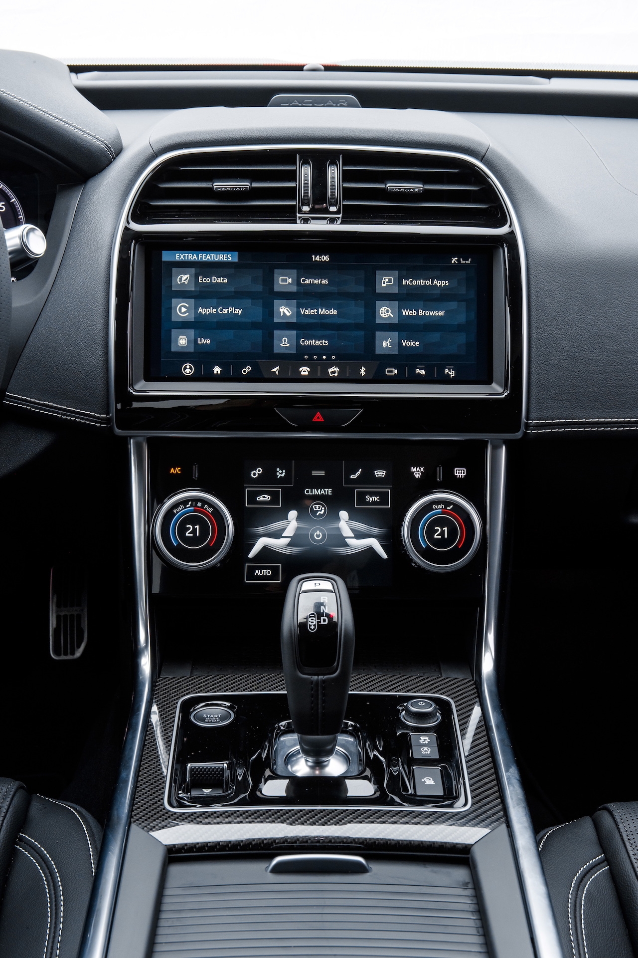 Jaguar XE 2020: Tái định nghĩa về sedan thể thao hạng sang jaguar xe 2020 tai dinh nghia ve sedan the thao hang sang