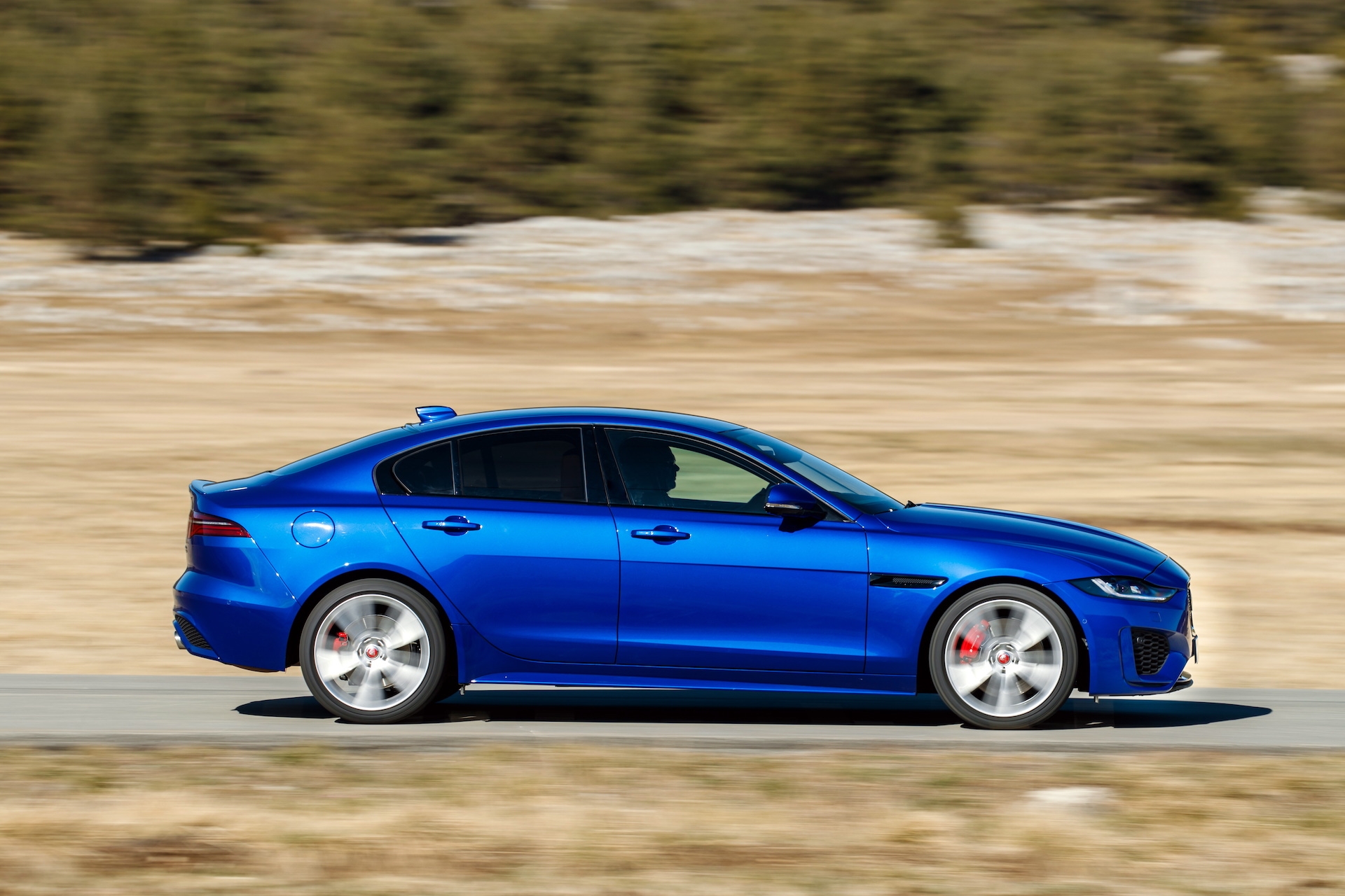 Jaguar XE 2020: Tái định nghĩa về sedan thể thao hạng sang jaguar xe 2020 tai dinh nghia ve sedan the thao hang sang