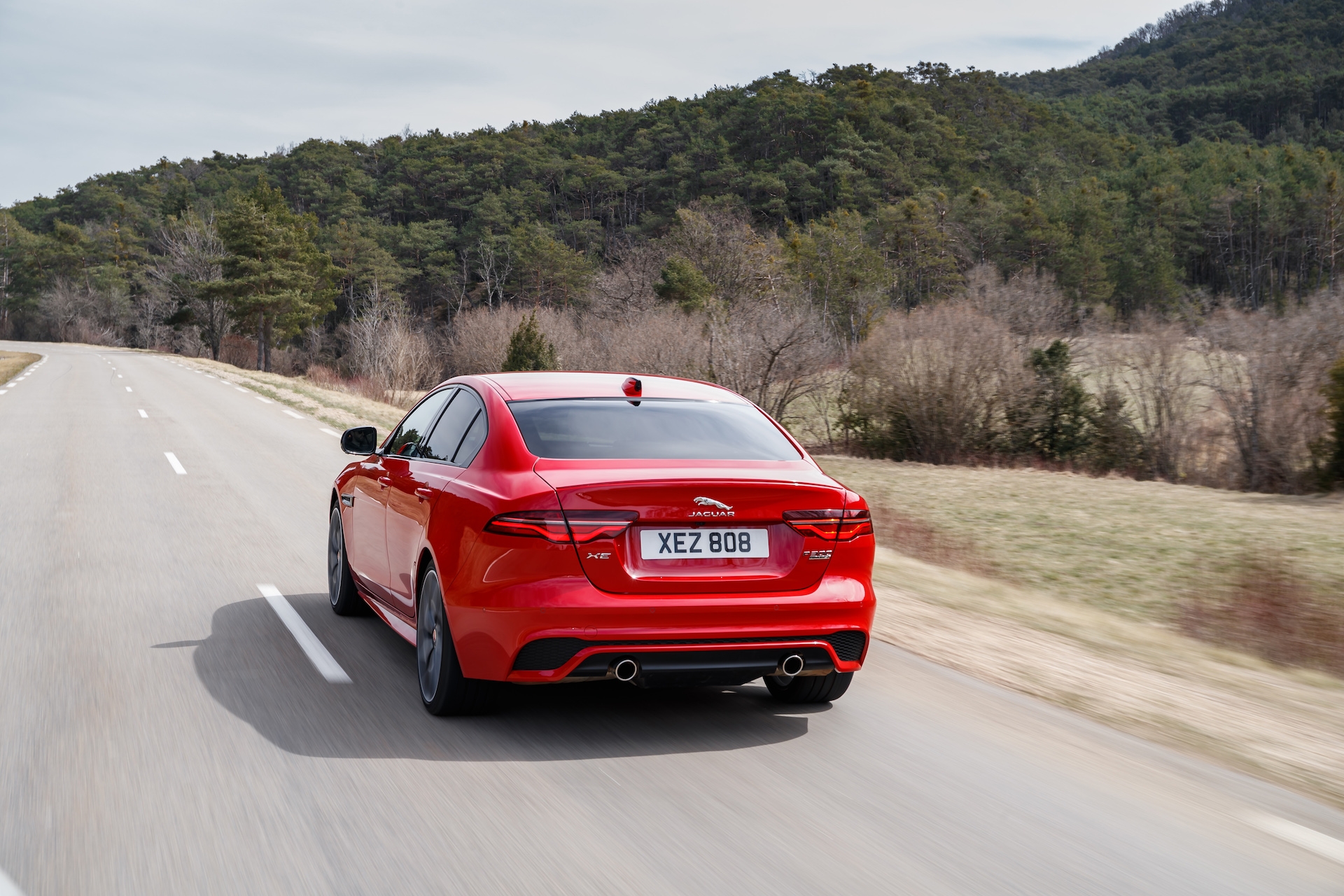 Jaguar XE 2020: Tái định nghĩa về sedan thể thao hạng sang jaguar xe 2020 tai dinh nghia ve sedan the thao hang sang